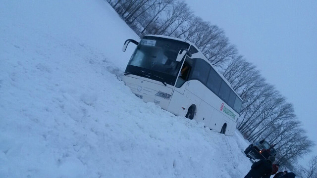 Пассажиры автобуса Уфа — Оренбург, который слетел с дороги, ждали помощи более 4 часов