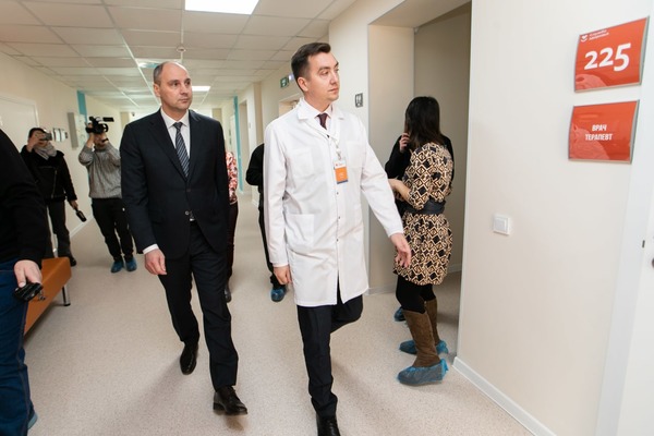 Денис Паслер на открытии поликлиники. Источник: Минздрав Оренбургской области