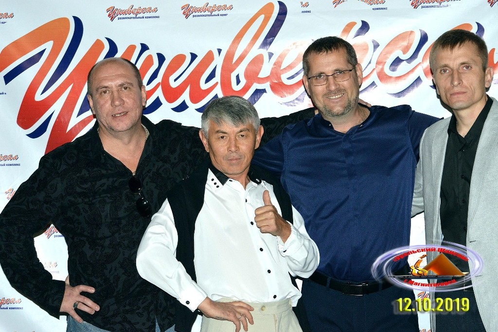Участники фестиваля (в центре Алексей Бурумбаев и Дмитрий Еремин)