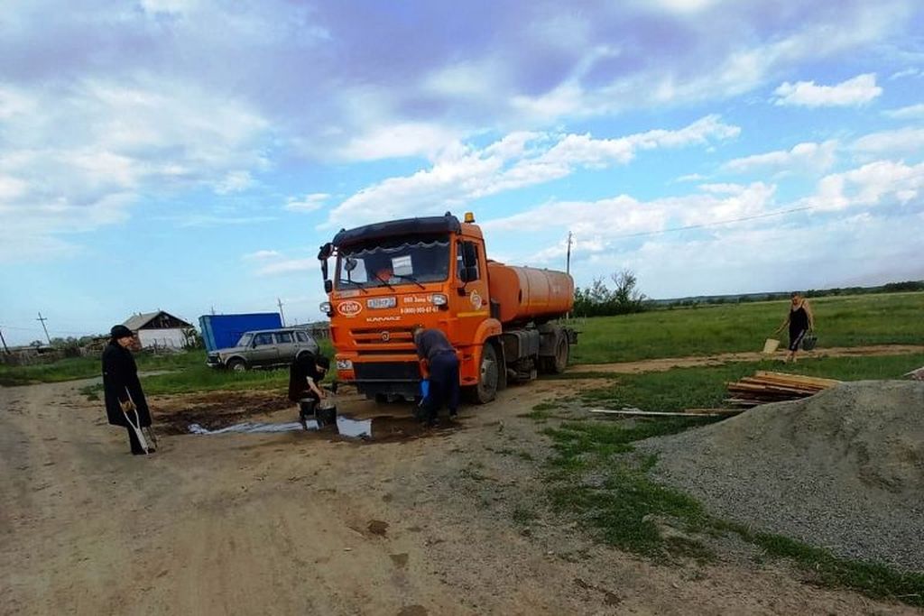 Подвоз воды в п. Звероферма Орска, фото: администрация города