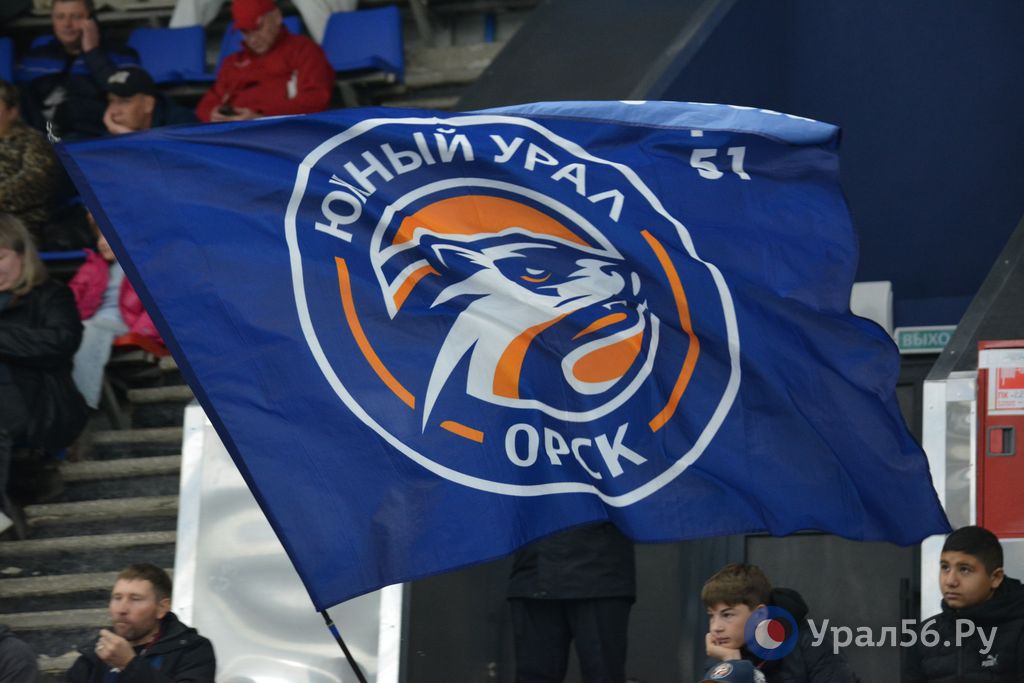 Флаг на трибунах ДС Юбилейный в Орске