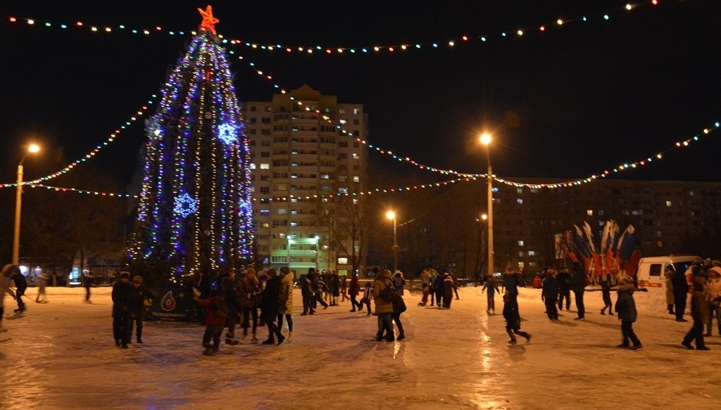 Новогодняя площадка на улице Чкалова в Оренбурге