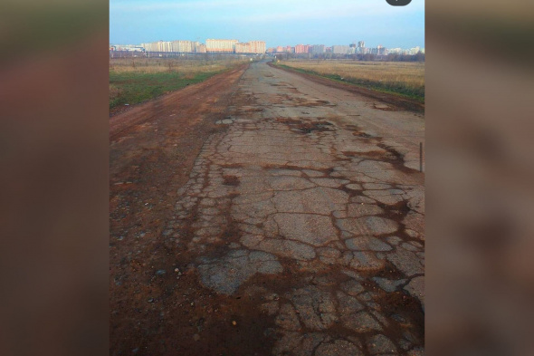 «Городу стыдно должно быть за такие дороги»: жители Оренбурга просят губернатора обратить внимание на дорогу по улице Автодромной