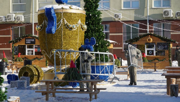 Аттракционы в Новогоднем городке Оренбурга на площади имени Ленина продолжат работать до 25 января