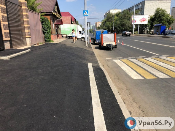 Новый тротуар  в Оренбурге, который раскритиковали горожане и даже блогер Варламов, оградят перилами