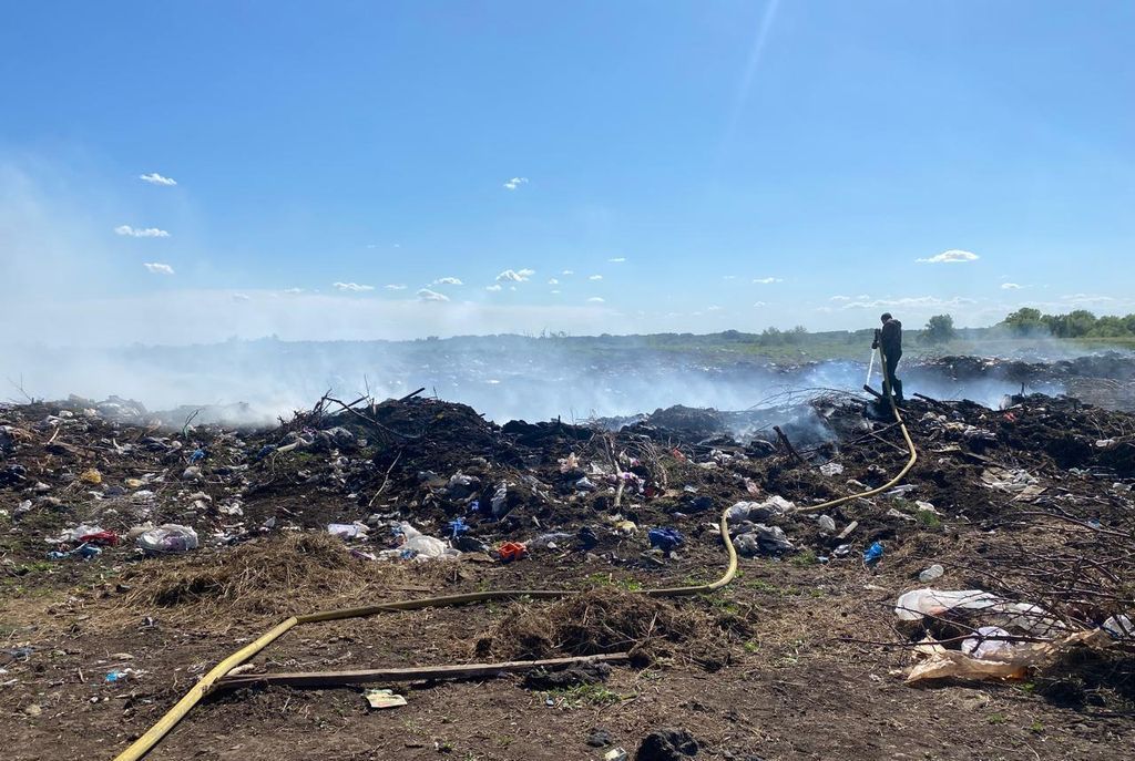 В Оренбургской области начали гореть мусорные свалки. Фото: Департамент ПБ и ГЗ региона