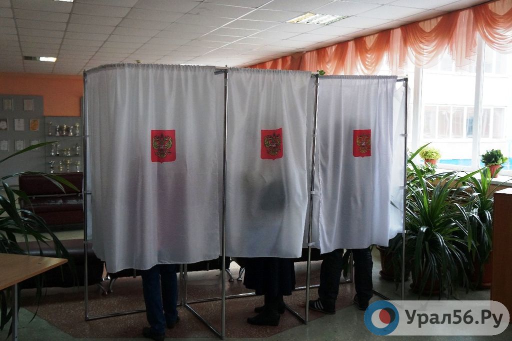 Единороссы Оренбургской области проводят опрос среди населения по поводу участия в выборах президента 