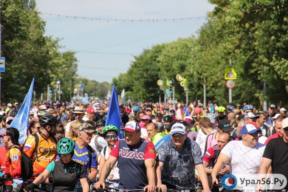 В Оренбурге в велопараде приняли участие около 3 000 человек