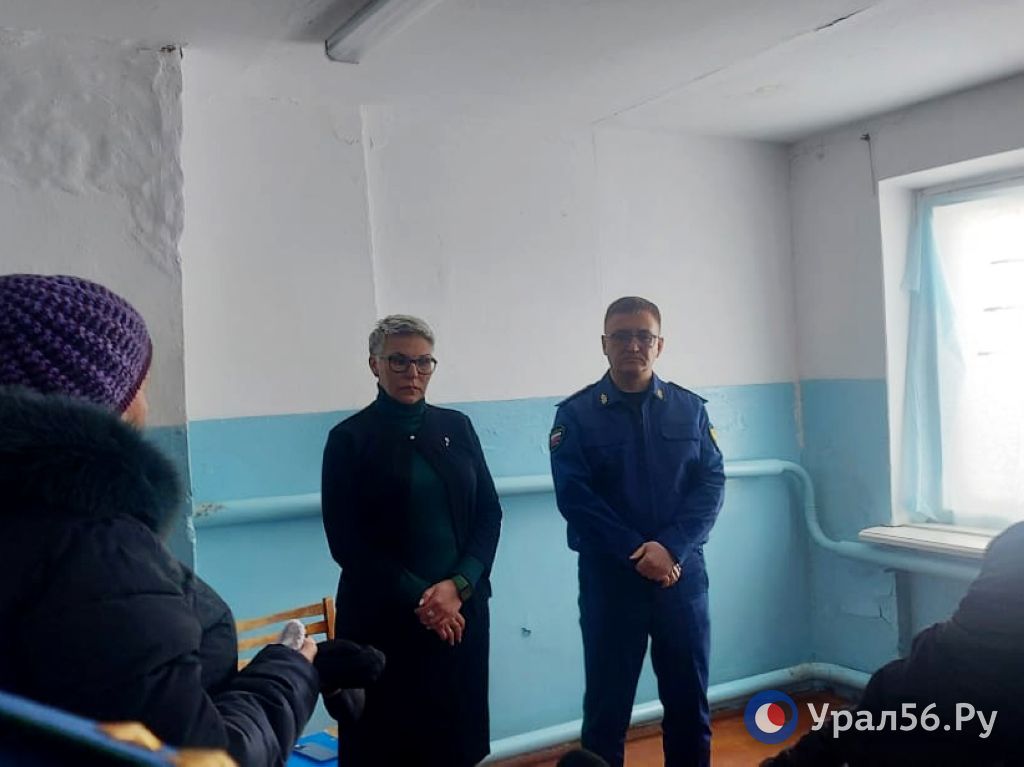 Прокурор области Руслан Медведев и глава Новоорского района Елена Семенова