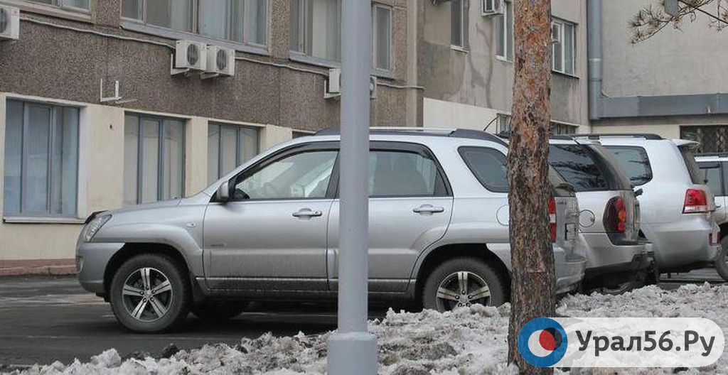 Чиновники Орска планируют купить 40 тыс. литров бензина по завышенной цене