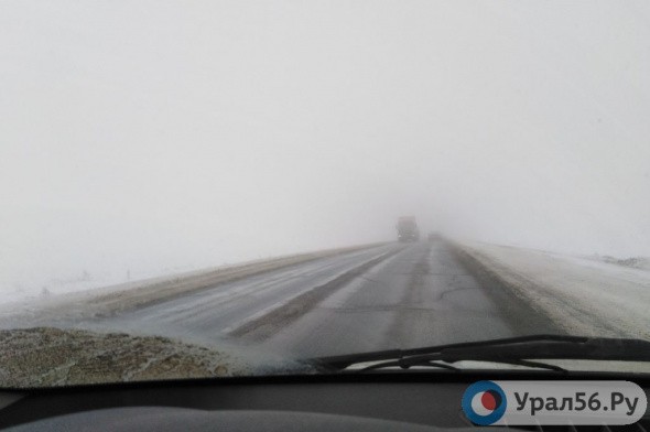 На трассе Оренбург – Орск туман и плохая видимость