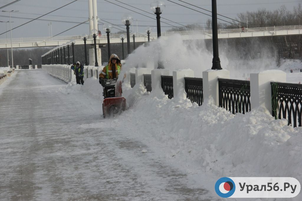 Уборка снега на Набережной, 7 января, Оренбург
