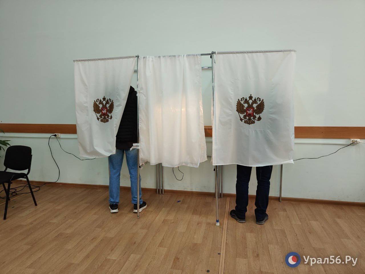 На одном из избирательных участков. Фото из архива