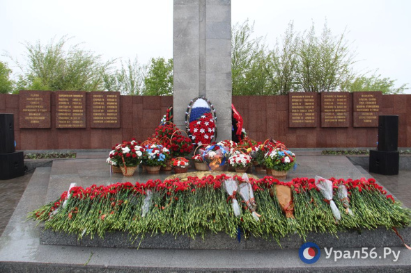 День Памяти: в Оренбурге возложили цветы к Вечному огню