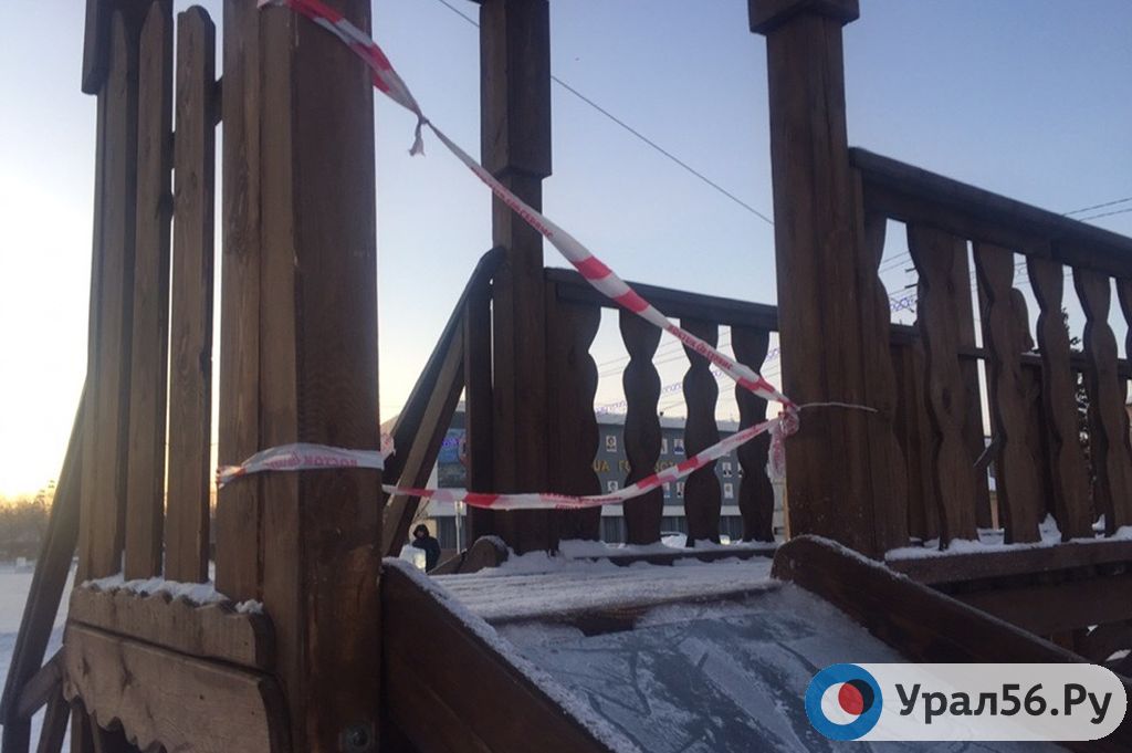 Горка на Комсомольской площади Орска, 04.01.2018