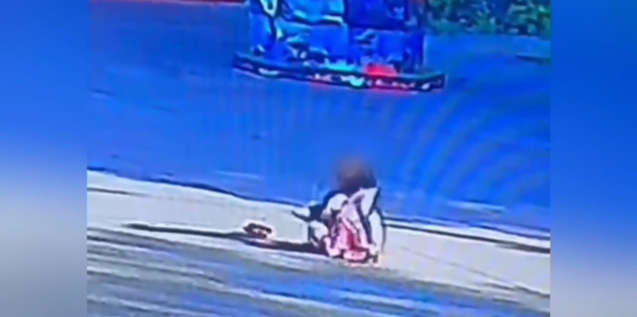 Во время нападения. Стоп-кадр из видео УМВД по региону 
