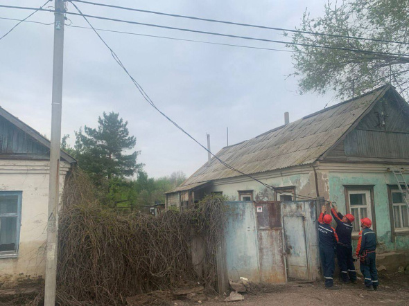 Электроснабжение в ранее затопленных домах Оренбурга и Орска восстанавливают по временным схемам – через электрошкафы