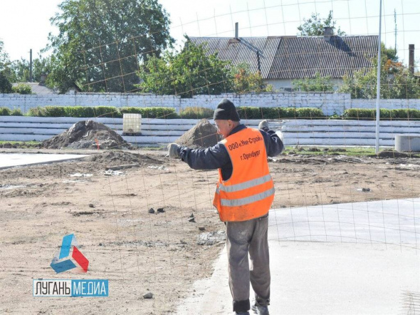 Рабочие из Оренбургской области восстанавливают стадион «Шахтер» в Перевальском районе ЛНР