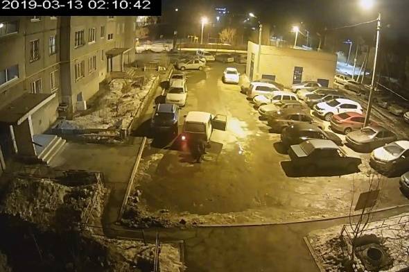 Воровство крышек канализационных колодцев в Орске попало на видео