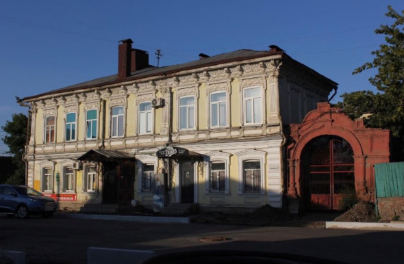 В Оренбурге незаконно разбирают подвал исторического особняка на улице Кирова