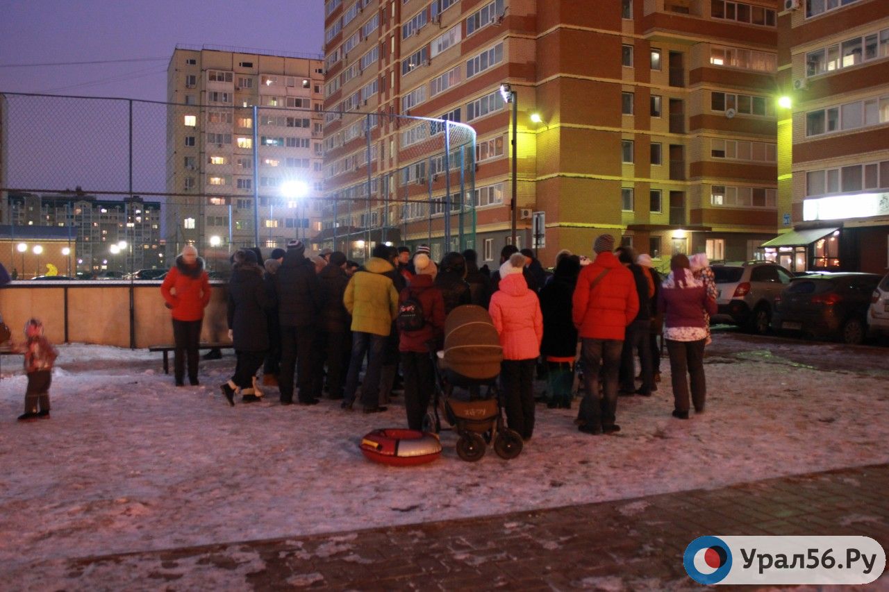 Ук черемушки. Пожар на Салмышской Оренбург сегодня. Армада Оренбург пожар. Типичный Оренбурга житель. Оренбург сгорела БМВ на Салмышской.