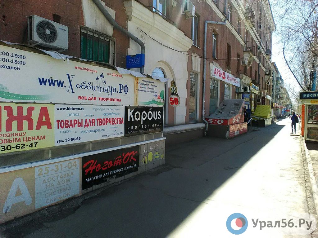 Кто контролирует незаконные пристрои к домам в центре Орска?