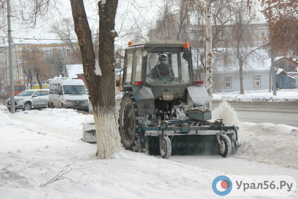 Уборка снега в Оренбурге. Фото из архива