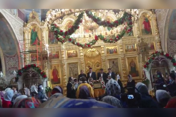 В храме Оренбурга, несмотря на запрет массовых мероприятий, прошло большое богослужение (видео)