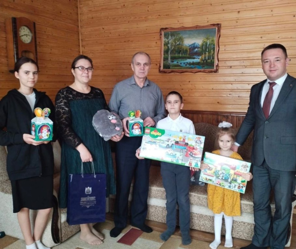 Президент России наградил многодетную семью из Бугуруслана орденом «Родительская слава»