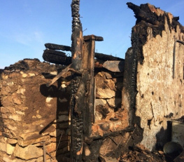 При пожаре в Оренбургской области погибли 2 ребенка, 4 госпитализировали