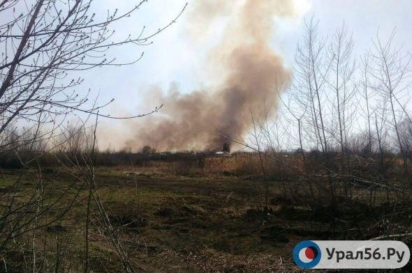 В Орске горят сады в районе Попова угла