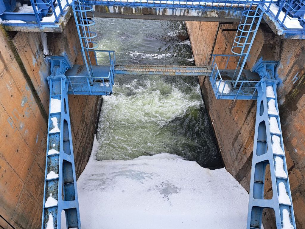 Сброс с Сорочинского водохранилища в марте, фото администрации округа