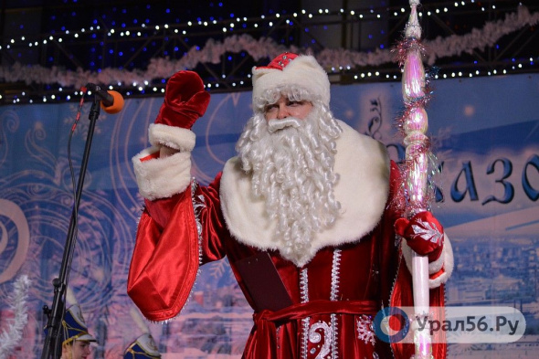 Средняя стоимость услуг Деда Мороза по России 1,5 тыс руб. Сколько за это просят в Оренбурге и Орске?
