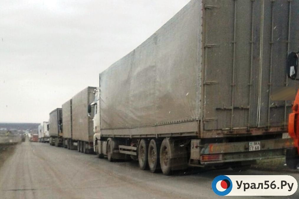 Большегрузы на трассе Оренбургской области 