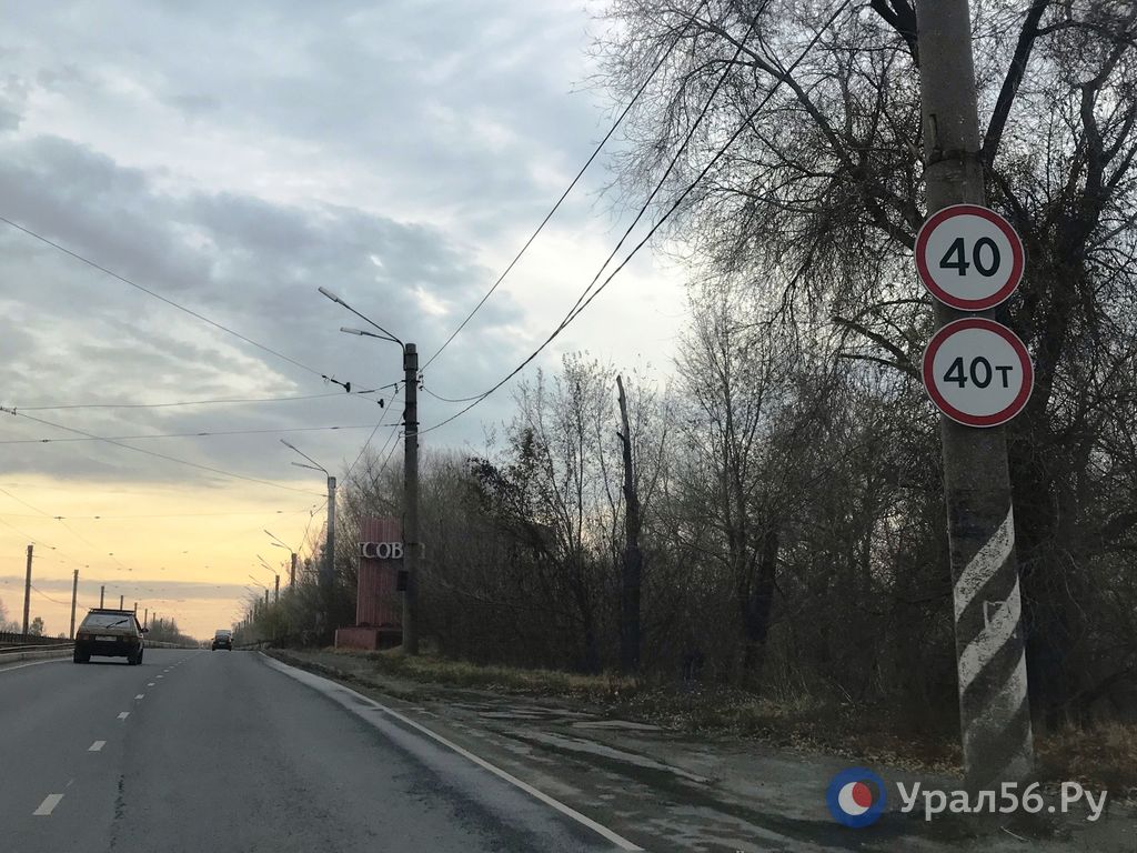 Стела на въезде в Советский район Орска