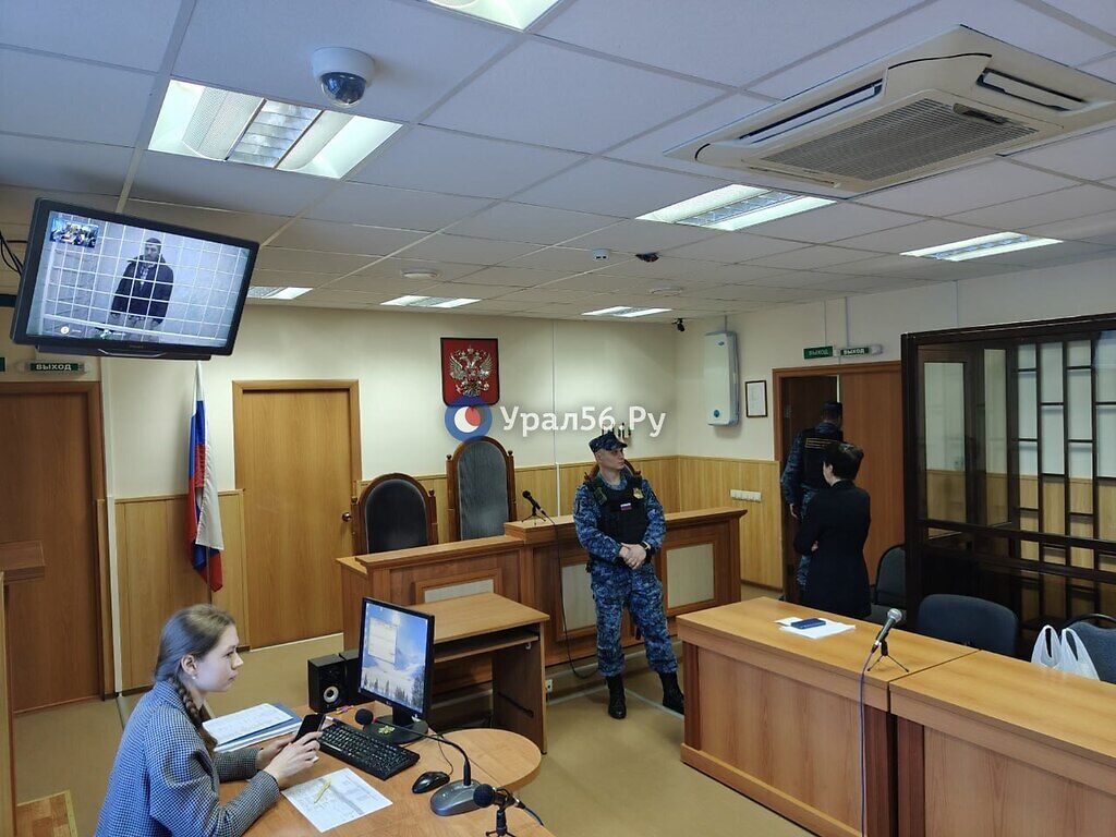 Станислав Сенькин принимает участие в заседании по видеосвязи из СИЗО №1 города Оренбурга.