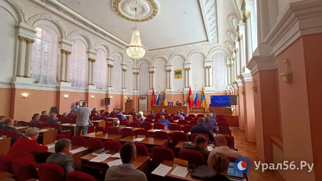 Одно из заседаний горсовета Оренбурга, фото из архива