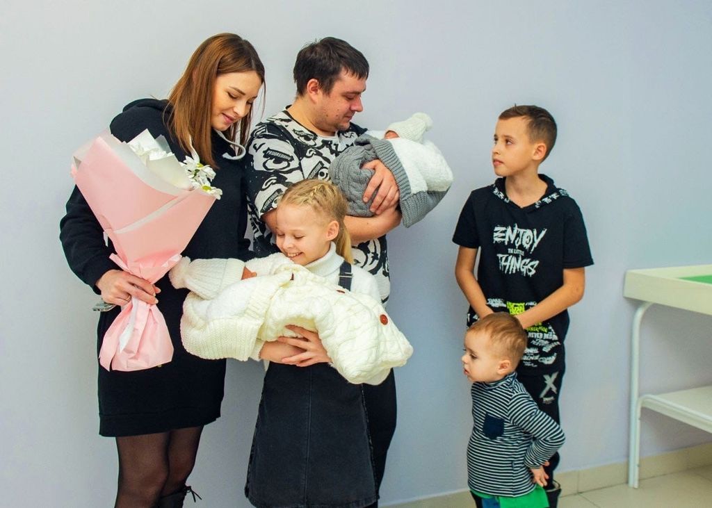 Родители двойняшек. Фото: Областной перинатальный центр при ООКБ №2