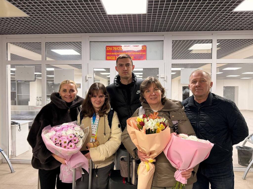 В аэропорту Оренбурга встретили Анну Шухман. Фото: Министерство спорта области