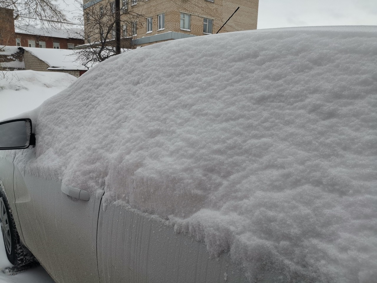 Снежные сугробы покрылись. Снег урал56. Снегопад в Оренбурге. Снег для автомашина. Оренбург сугробы.