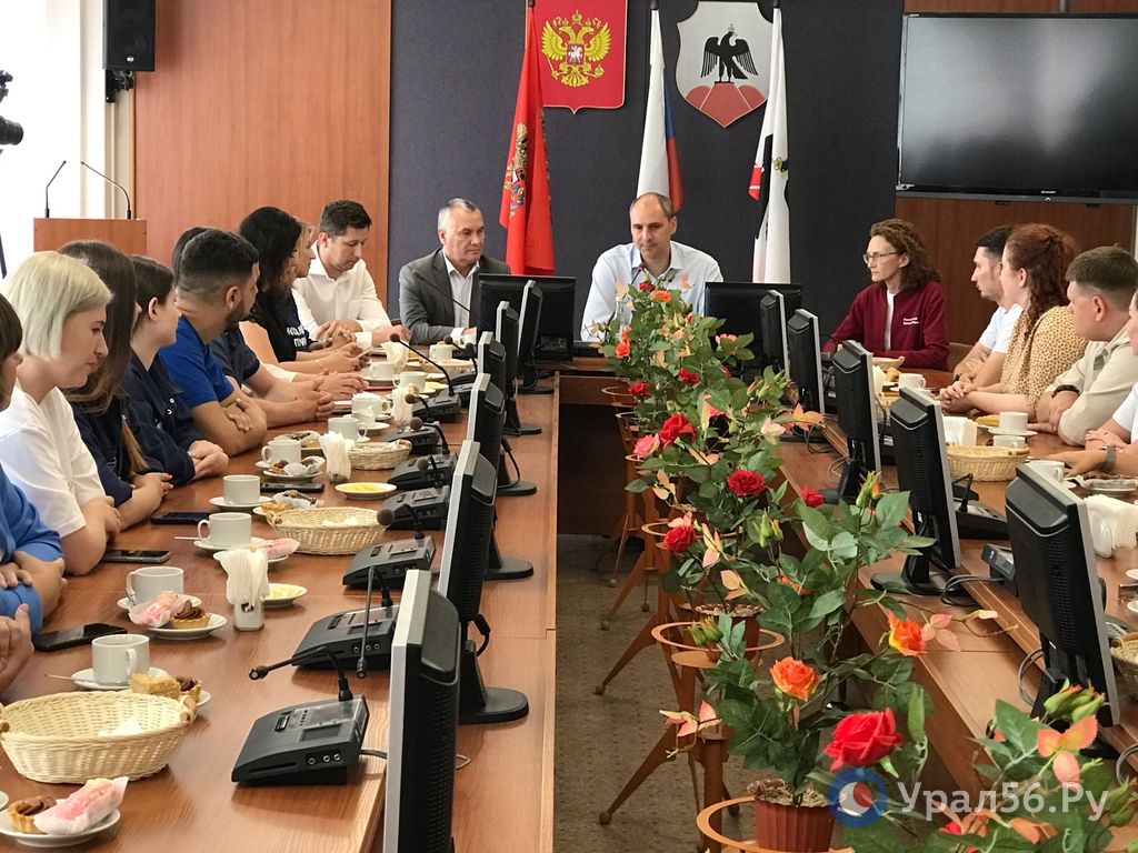 Волонтеры, которые помогали жителям Орска во время паводка, получили благодарственные письма