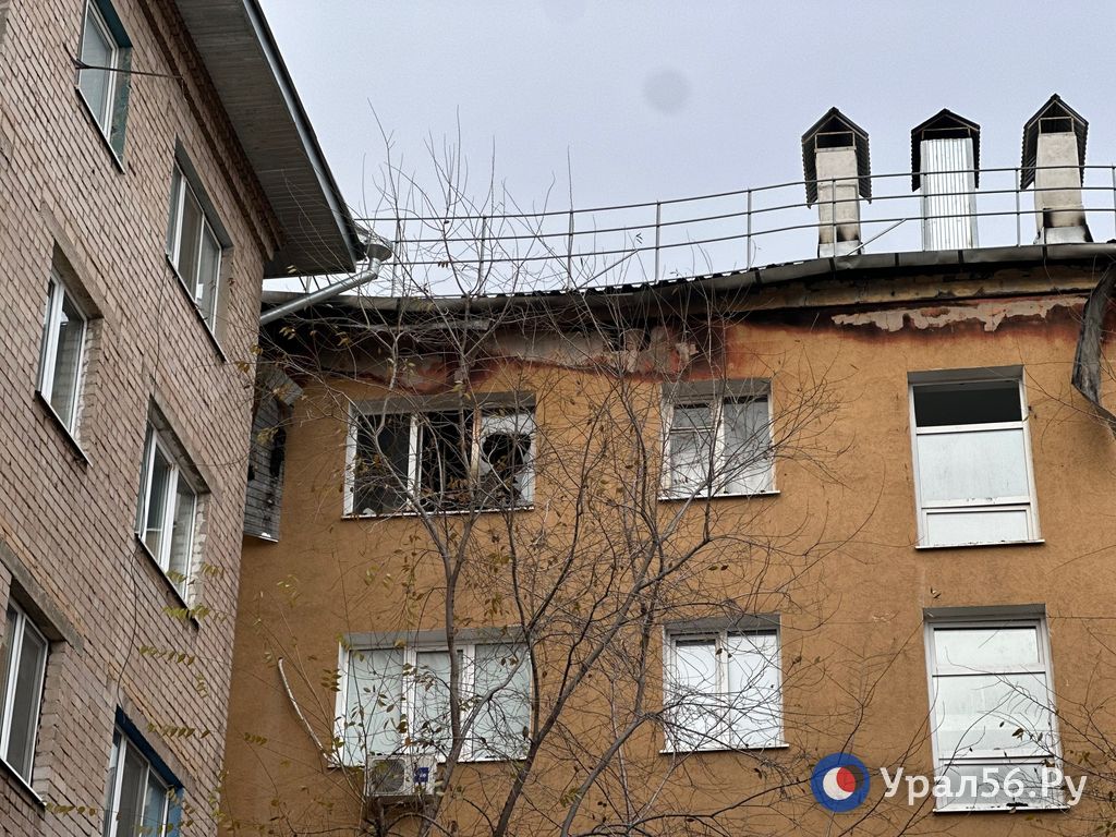 Поврежденная крыша дома