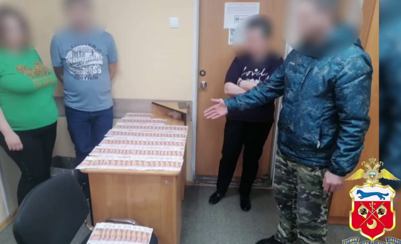 Похищенные деньги. Фото: УМВД по Оренбургской области 