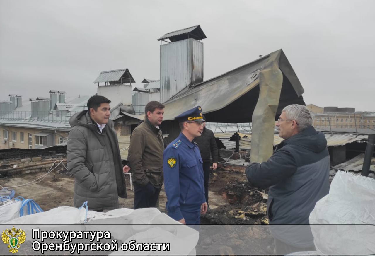 Работа администрации и прокуратуры на месте пожара. Источник: Пресс-служба прокуратуры