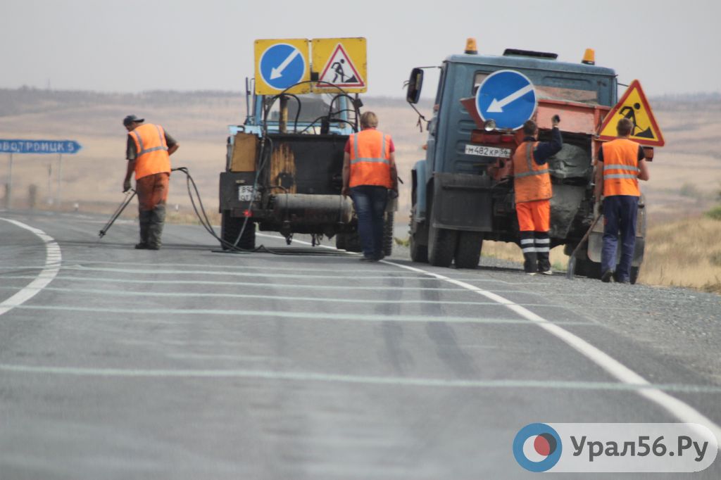 Дорожные работы на трассе в Оренбургской области, фото из архива