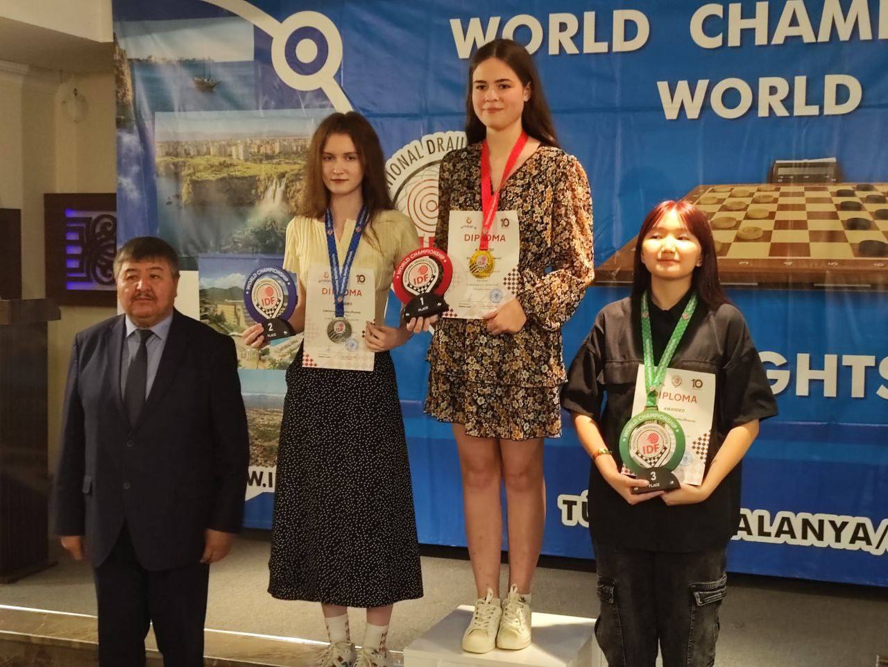 Виктория Захарова с серебром. Фото: правительство Оренбургской области