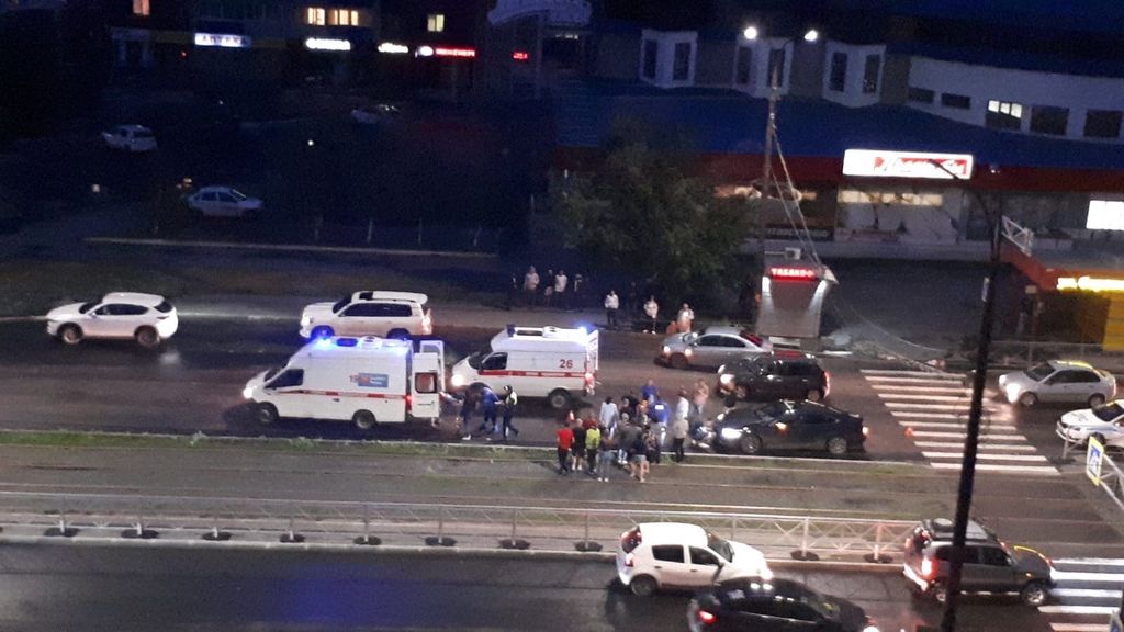 23.07.2020 в Орске на остановке «Улица Сорокина» Lexus сбил двух девушек