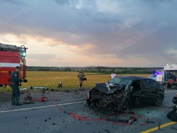 На трассе Уфа-Оренбург столкнулись «Лада Ларгус» и «Форд Фокус». Погибли 4 человека