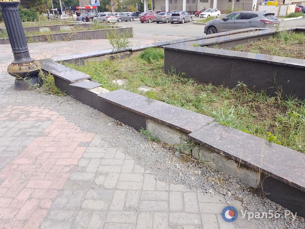 Отвалившаяся плитка, Орск, 13.08.2025