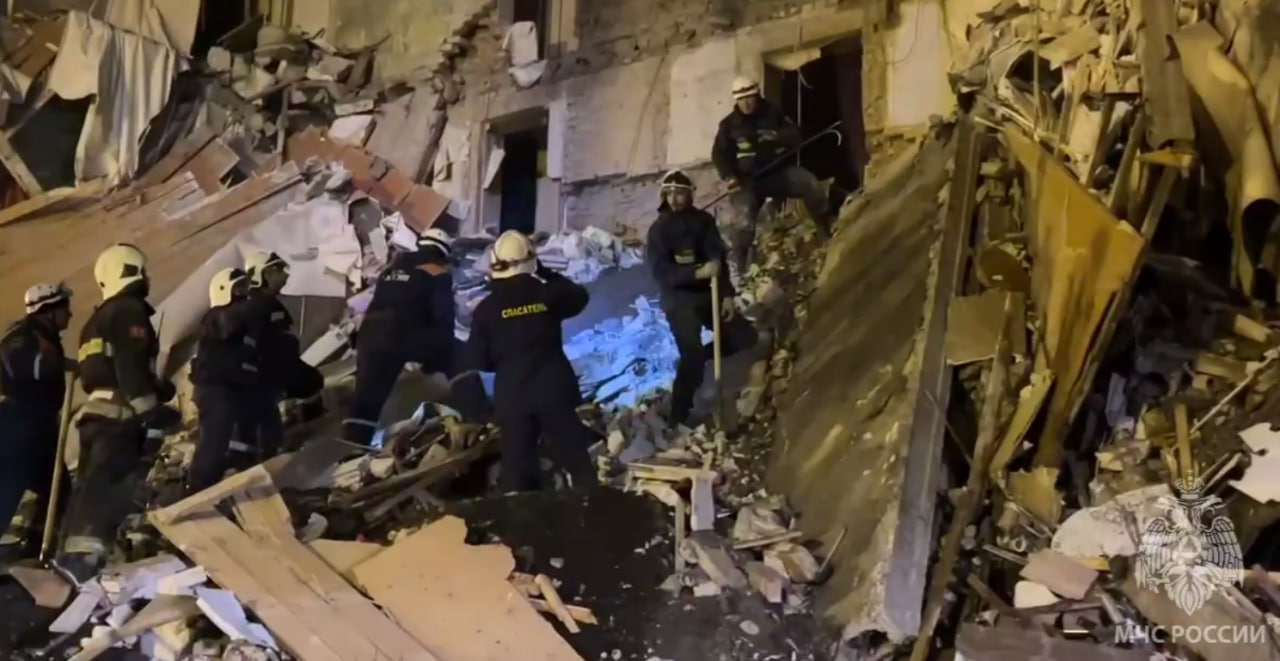 Обрушение дома в Астрахани. Фото: МЧС